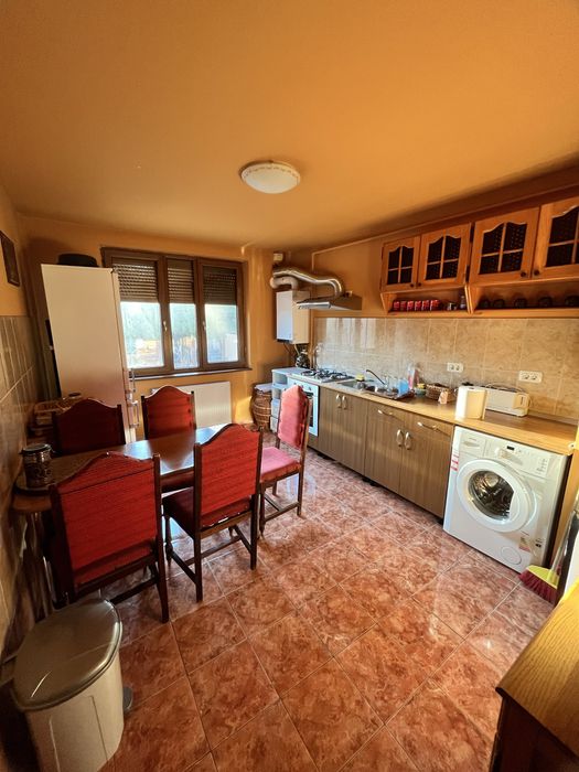 Inchiriez apartament 2 camere decomandate in Arad, zona centrala