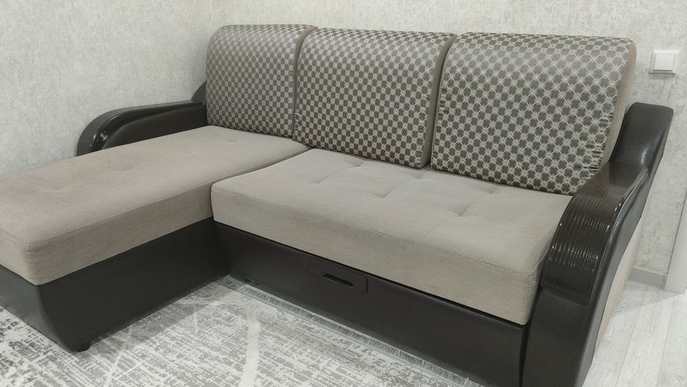Диван угловой б/у