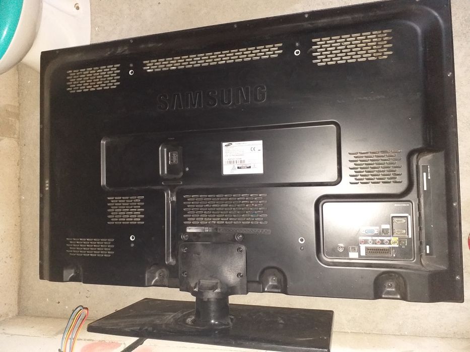 Tv Samsung, se vinde defectă o piesă