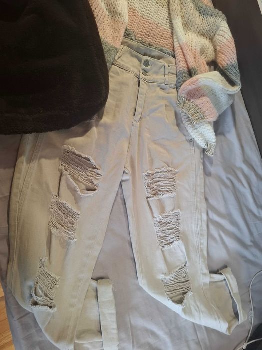 Дънки, жилетка и чанта