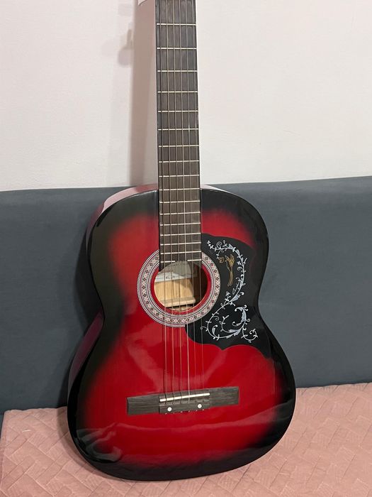 гитара Aghetha красного цвета