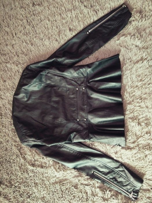 Продам демисезоннюю куртку