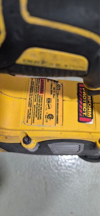 Перфоратор Dewalt      DCH273