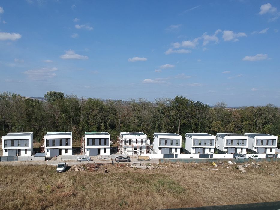 Casa langa parcul Bucov