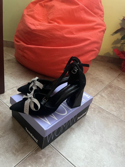 Официални обувки с панделки