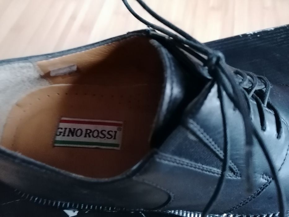 Vând pantofi Gino Rossi