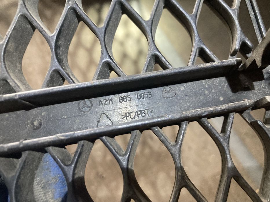 Решетка в бампер Мерседес W211 / Mercedes W211