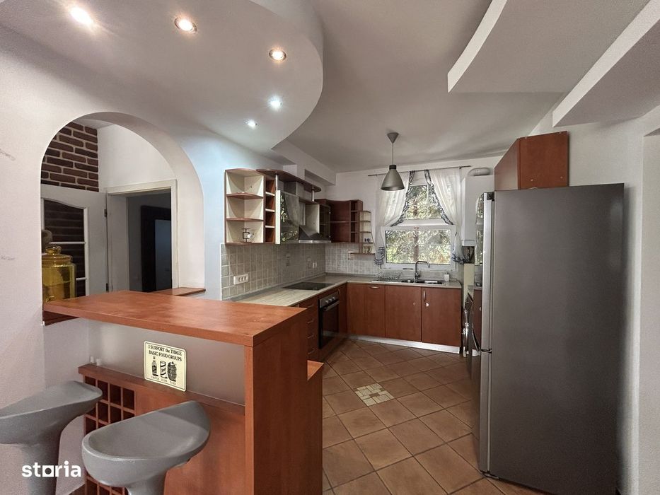 Resedinta 5 camere, cu Padure Privata, Paradisul Verde, teren 1735mp