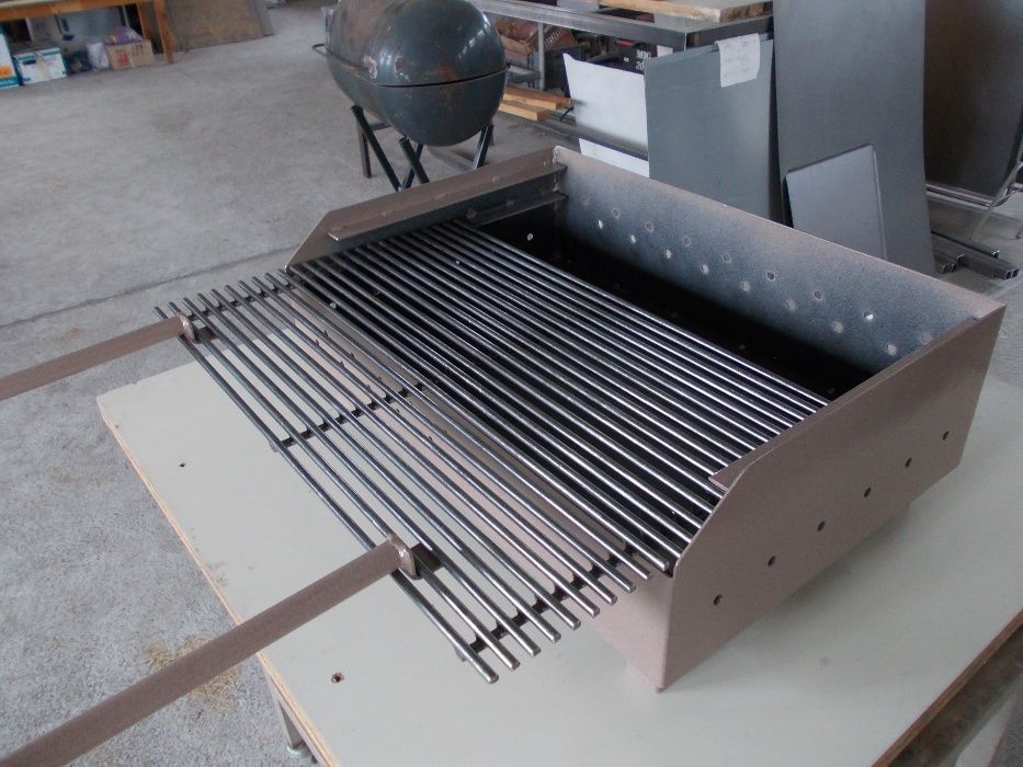 Скара - Барбекю на дърва и дървени въглища 80 €