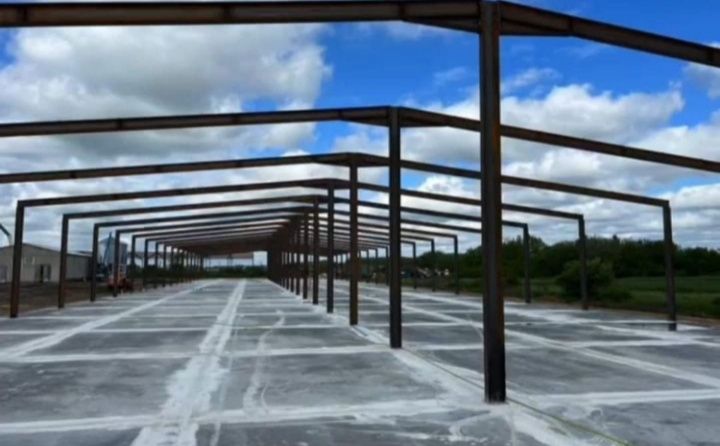 Vand și construiesc o gama larga de hale sau structuri metalice noi ne