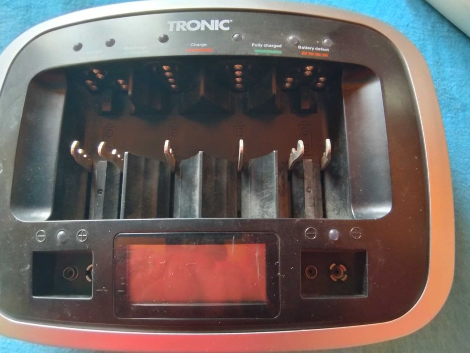 голямо оригинално немско зарядно за всички видове батерии , NI-MH