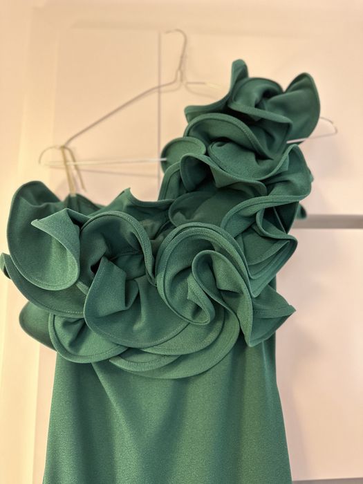 Rochie lunga cu trenă si deschizatura pe picior - Ana Radu