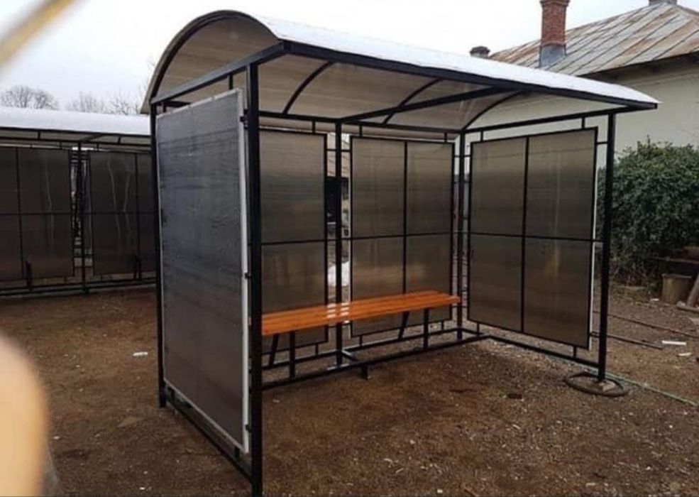 Mobilier urban băncuțe si coșuri de gunoi stateie autobuz