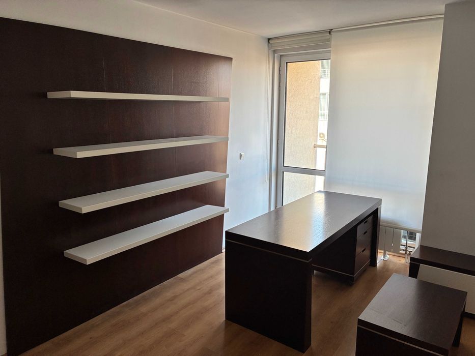 Офис обзавеждане