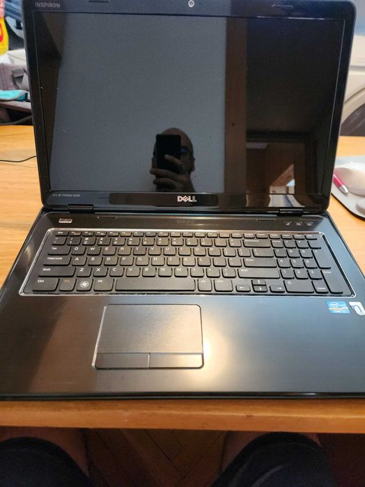 Продавам лаптоп Dell Inspiron N7110