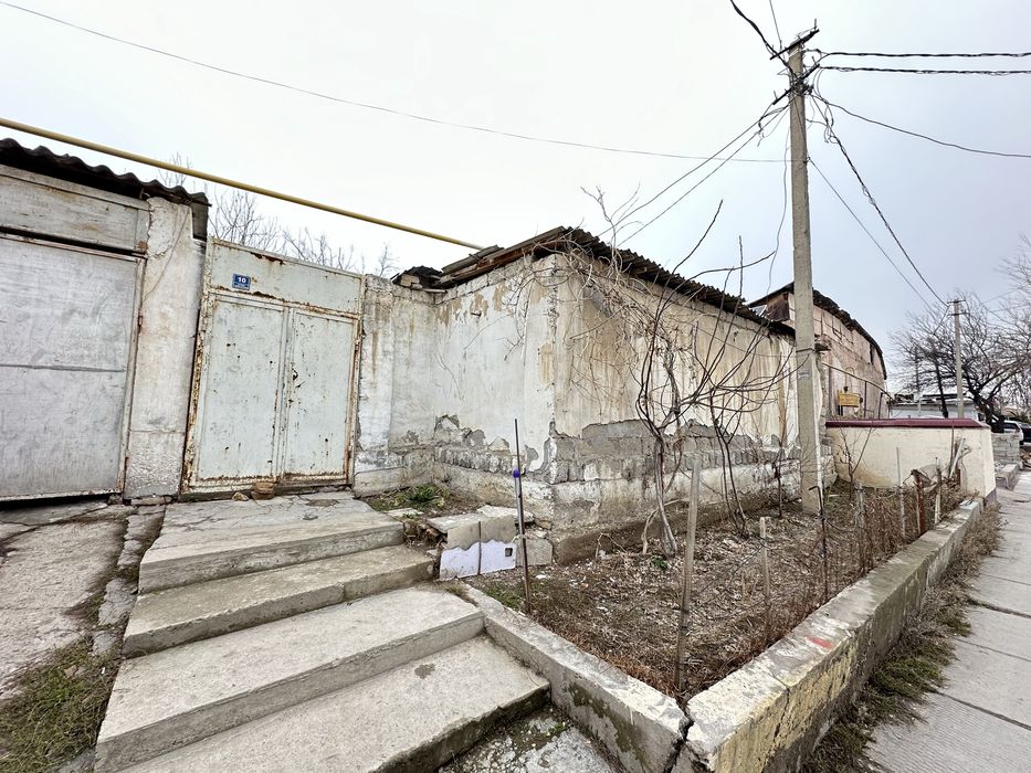 Yoʻl yuzida 2,2 sotix hovli sotiladi