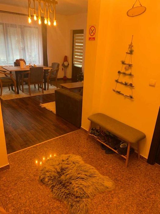 Proprietar, Inchiriez Apartament de vacanta 2 camere Predeal-Brasov, complet mobilat si utilat, curte, parcare si loc depozitare-comune.