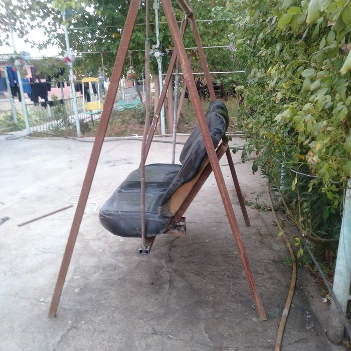 Самоделный  качелия