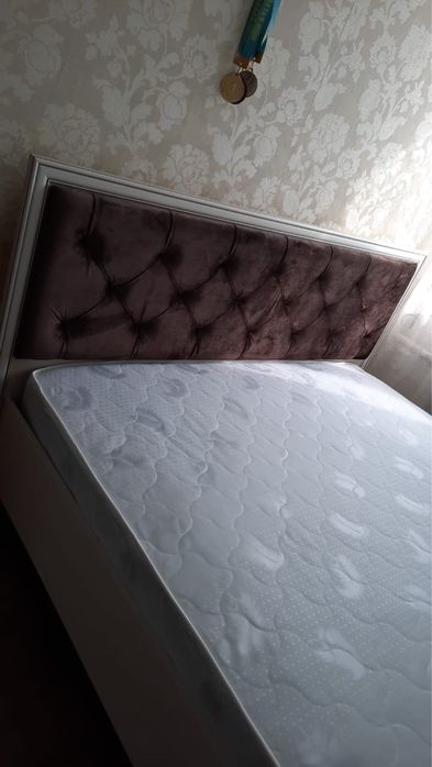 Продам двуспальную кровать