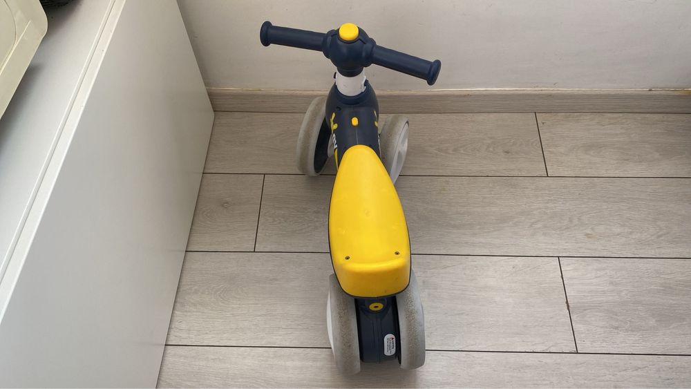Bicicleta fara pedale copii 1 – 3 ani cu 4 roti, lumini, muzica si baloane de sapun