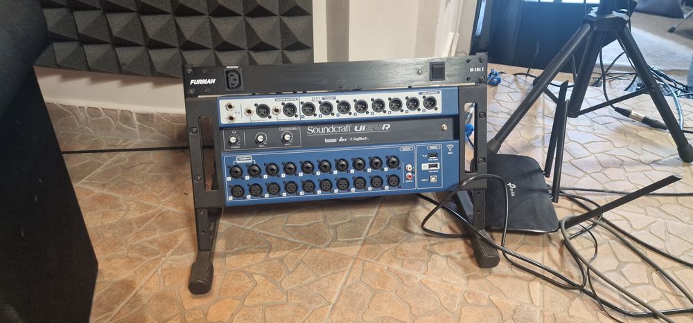 Soundcraft Ui24R + rack + router Wi-Fi (Citeste descrierea!!!)