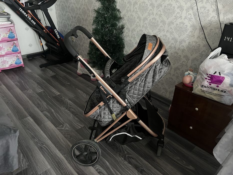 Продам коляску с отделной люлькой