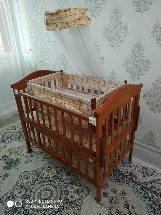 Продам детскую кроватку с люлькой