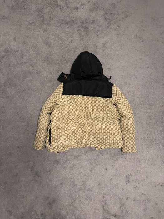 Vând geaca The North Face Gucci