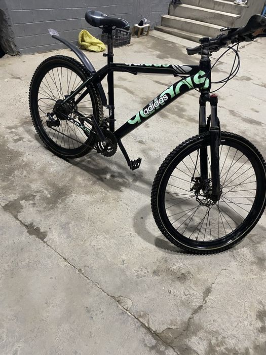 Velosiped adidas 26 pedal bn oldi kamera qoyish kere faqat