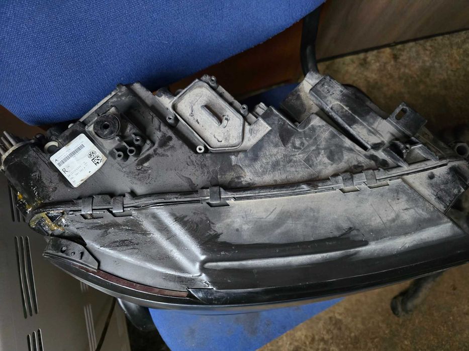 Продавам десен оборудван фар за VW Tiguan 2018 - 2021г