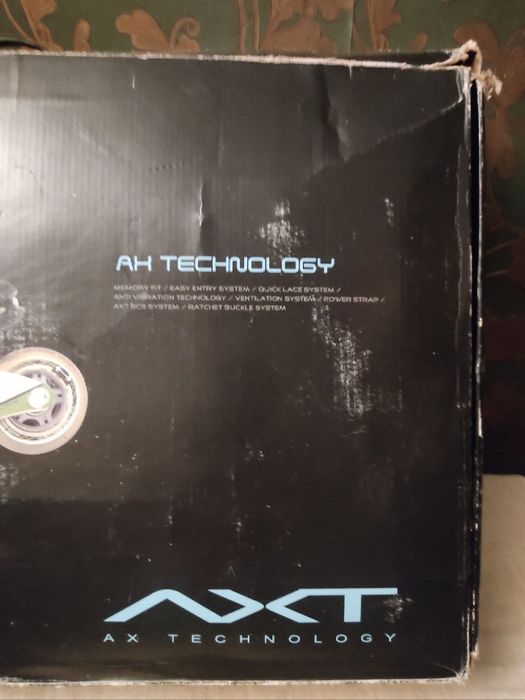 Продаются роликовые коньки.