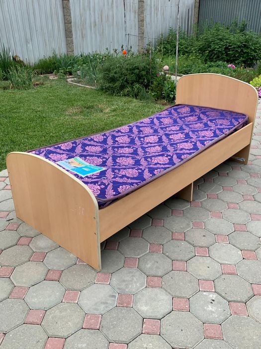 Кровать в хорошем состоянии