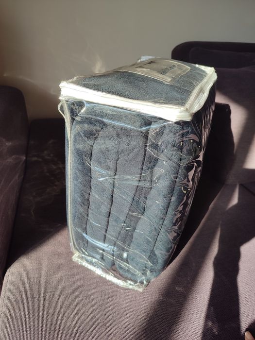 Два броя пухкави одеяла