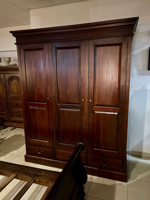 Спаля с гардероб от Тиково дърво