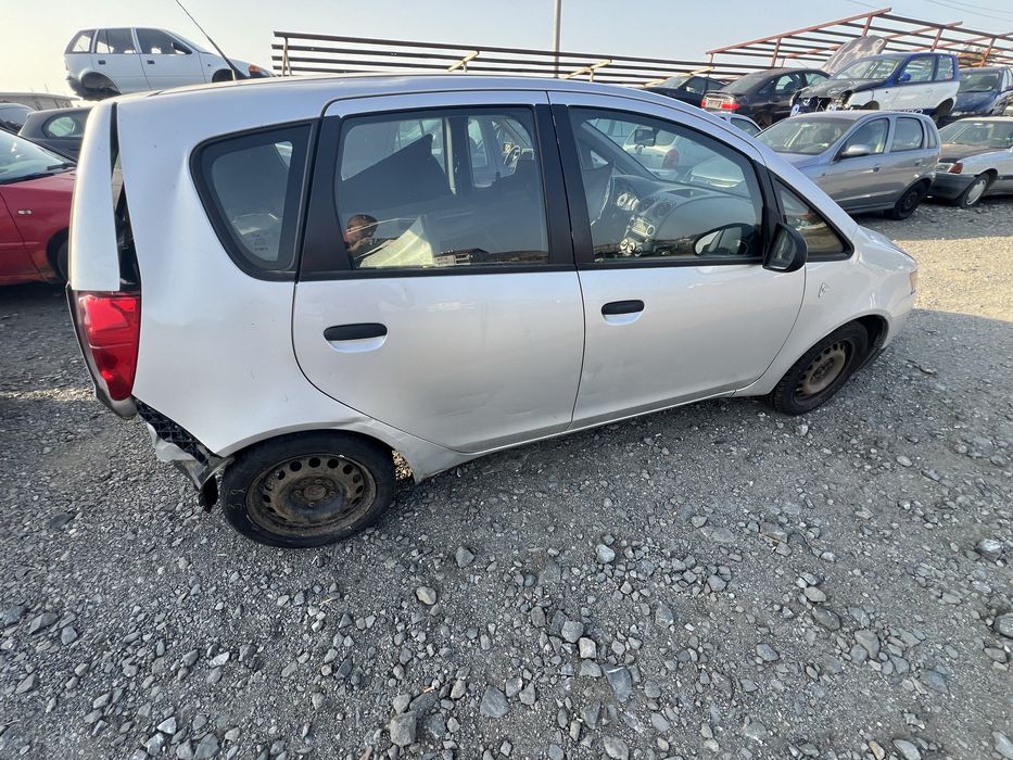 Mitsubishi Colt 1,1 на части всичко в наличност