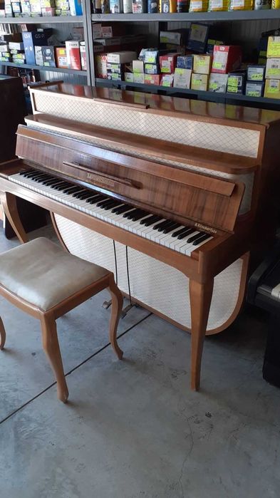 акустично пиано Grotrian-Steinveg