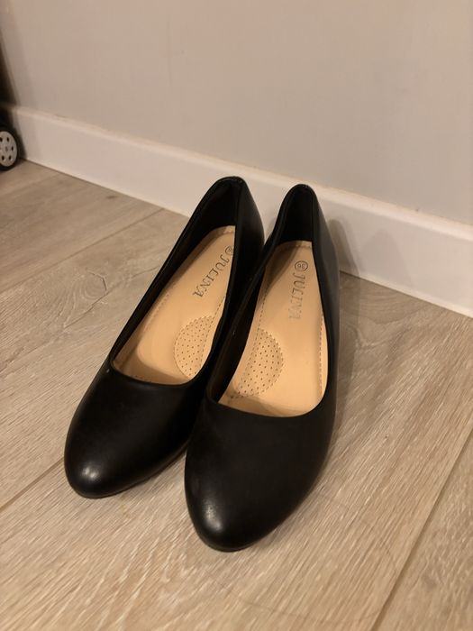 Продам женские туфли