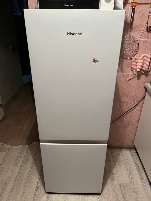 Холодильник Hisense