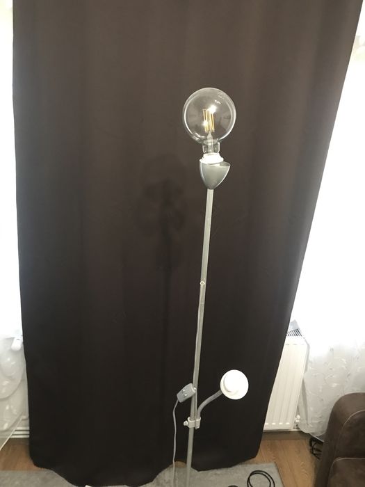 Lampadar sau lampa de podea/veioza