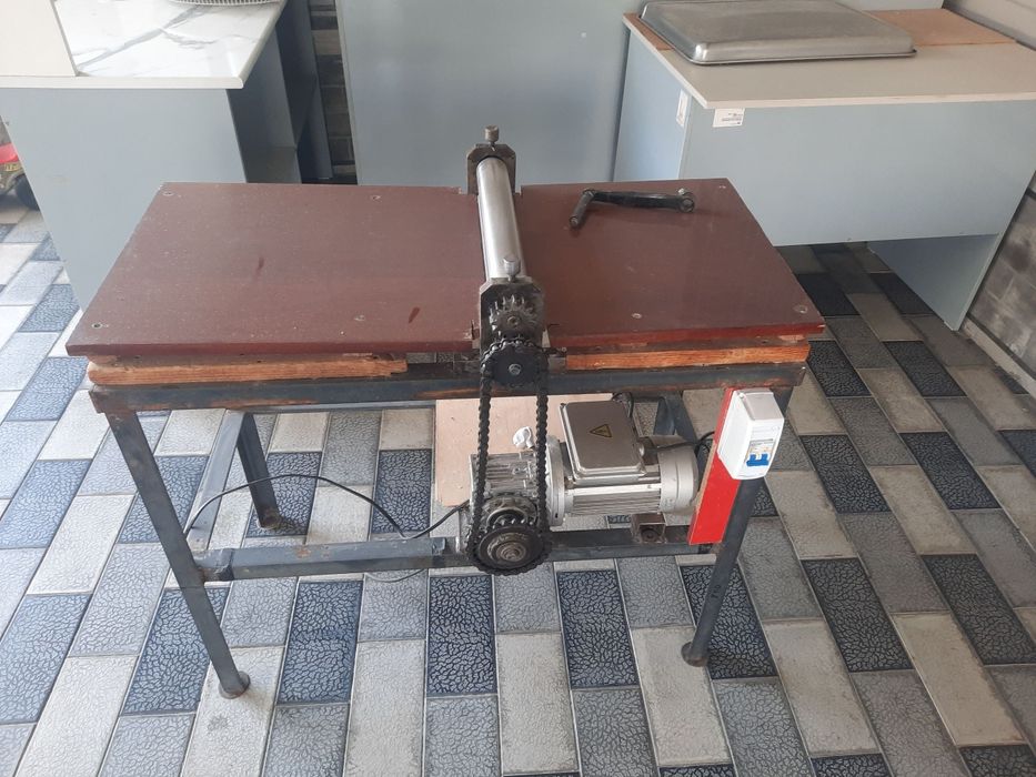 Cheburek chiqaradigan aparat sotiladi srochni