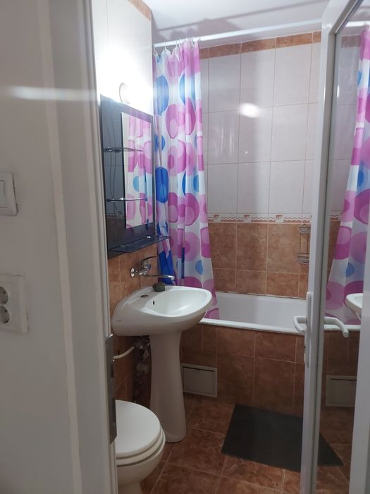 Închiriez apartament cu o camera
