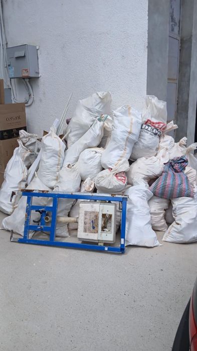 Transport moloz ,Debarasez moluz, Demolari,balastru nisip,  mobila etc