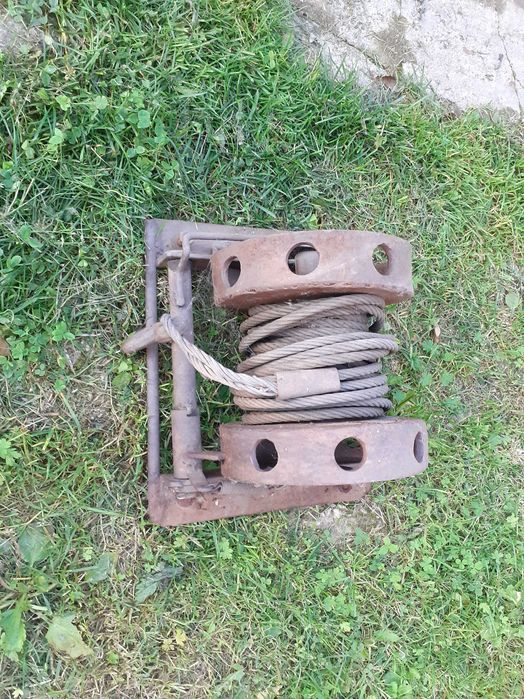 Продам ручную лебедку с тросом