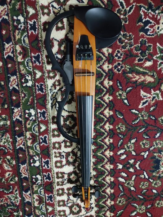 Скрипки  Yamaha 110SV faqat srochniga