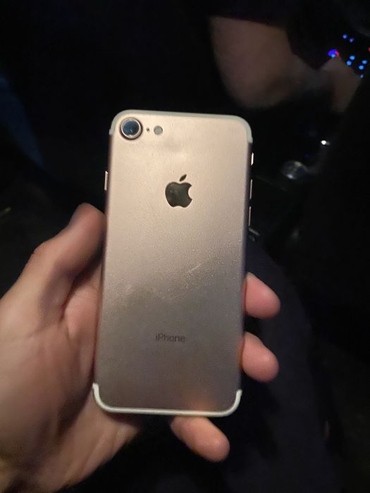 Продается айфон 7