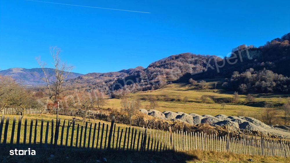 Casă de vânzare în comuna Corbeni, sat Oestii Ungureni, județ Argeș.