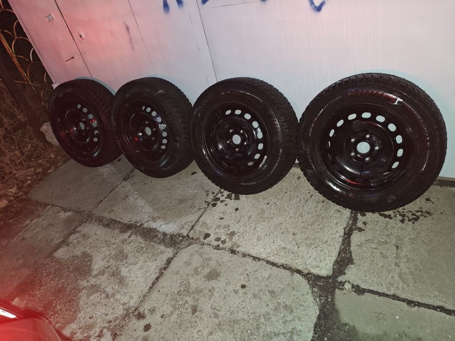 Шины зимныи дисками на Ауди