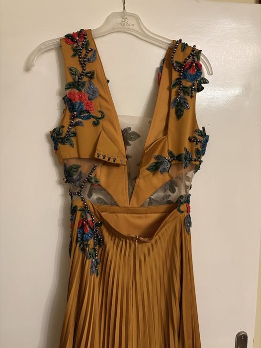 Vand rochie de ocazie/ de nasa