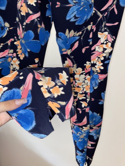 Pantaloni Zara inflorați