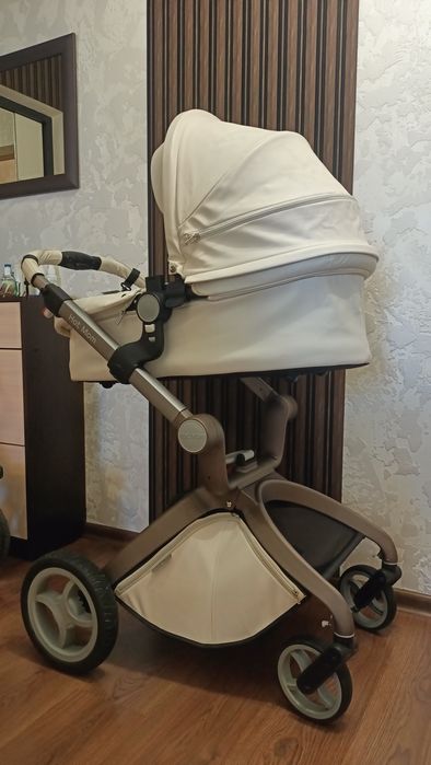 Коляска Hot Mom в отличном состоянии.